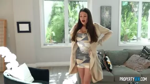  Property Dealer Alyx Star Closes The Deal With Her Pussy